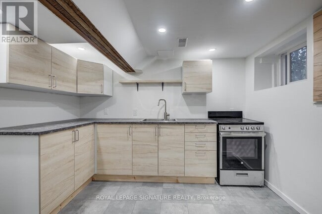 Building Photo - 125 Glenholme Ave