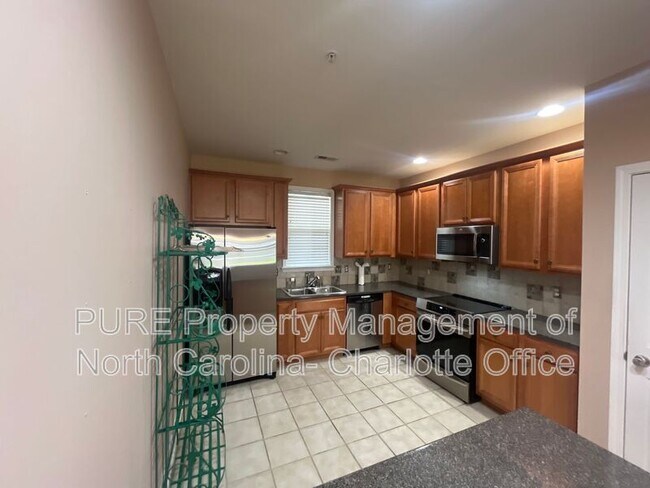 Foto del edificio - 8915 Rosalyn Glen Rd