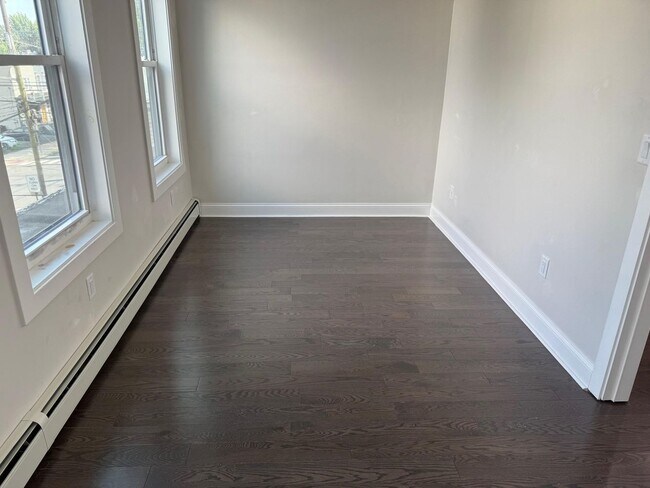 Foto del edificio - 331.5 Webster Ave