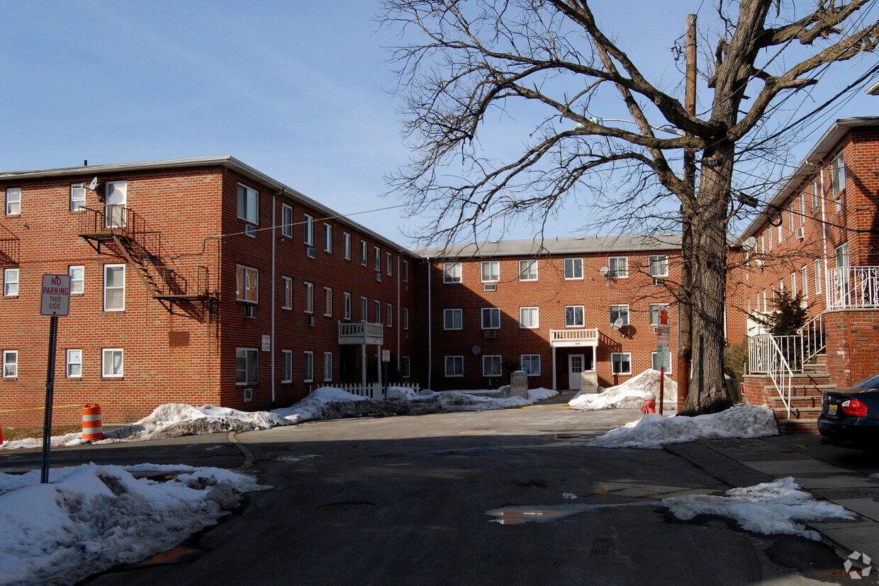 Primary Photo - 230-252 Morris St