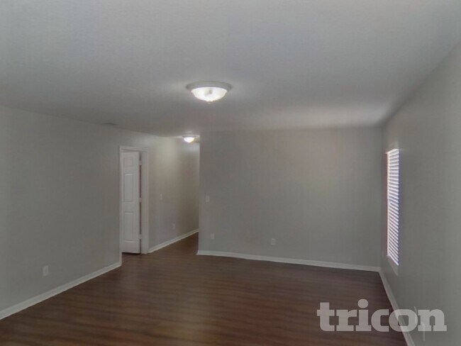 Foto del edificio - 1002 E 108th Ave