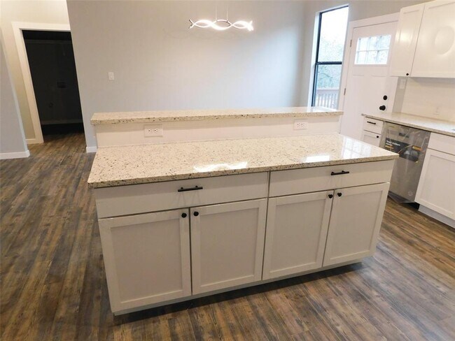 Foto del edificio - 207 Laurel Ln