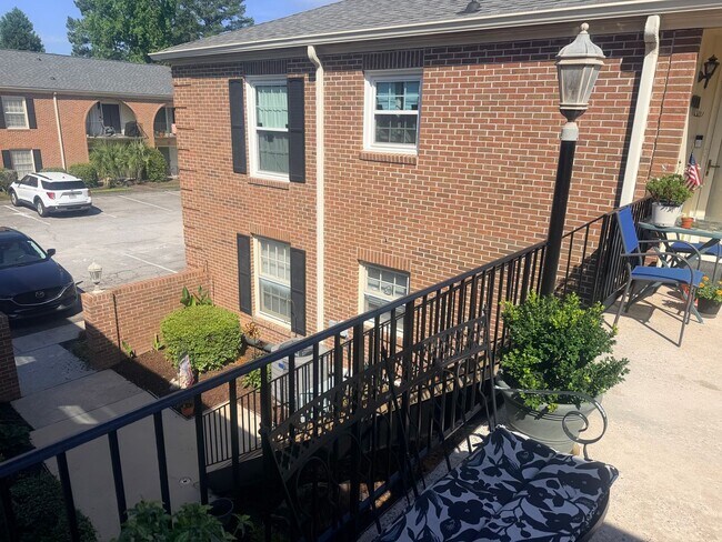 Foto del edificio - 5516 Lakeshore Dr