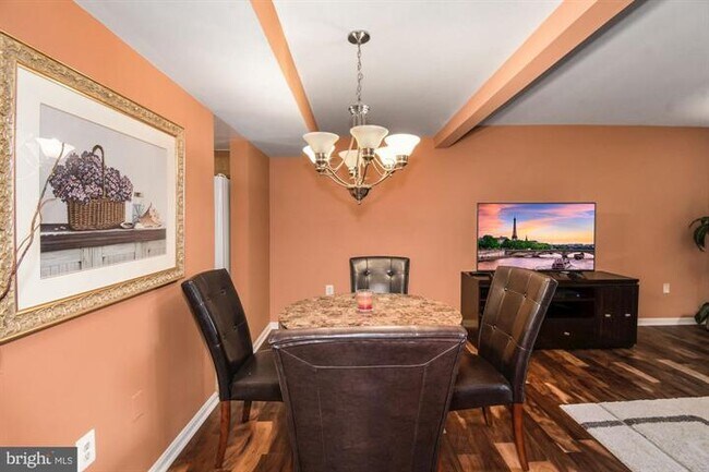 Foto del edificio - 4916 Van Masdag Ct