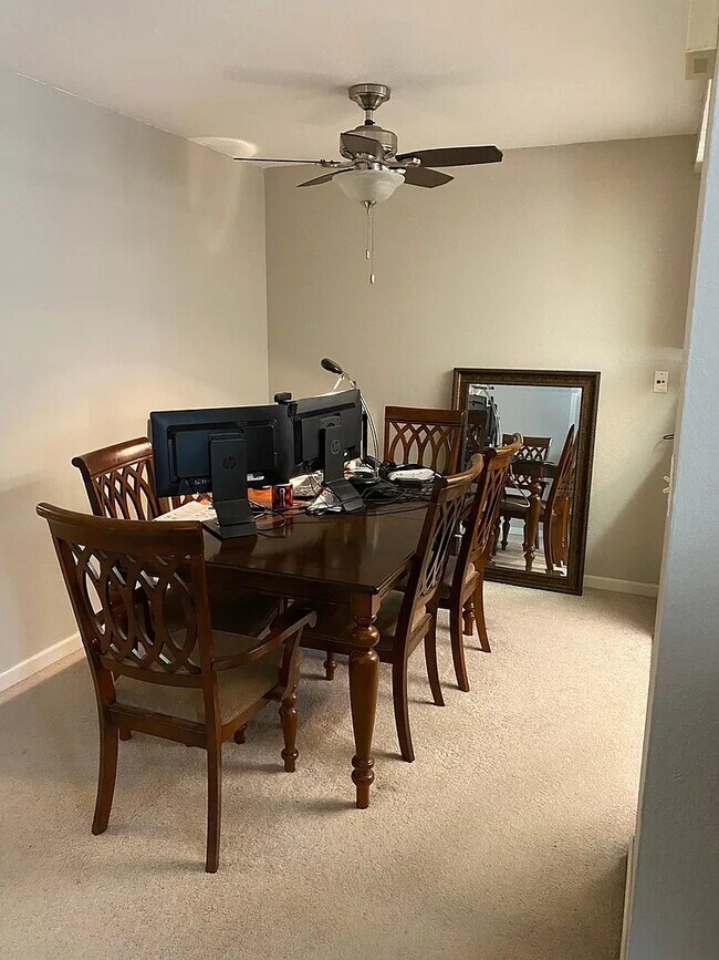 Foto del edificio - 1022 Cedar Gables Dr