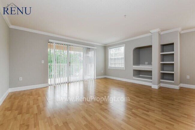 Foto del edificio - Now Available!