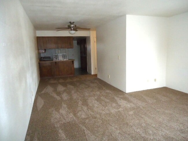 Building Photo - 1917-1919 W Whitendale Ave