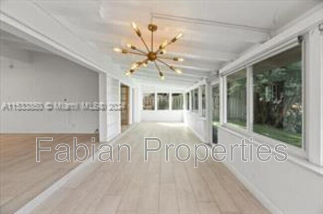 Foto del edificio - 2543 Flamingo Ln