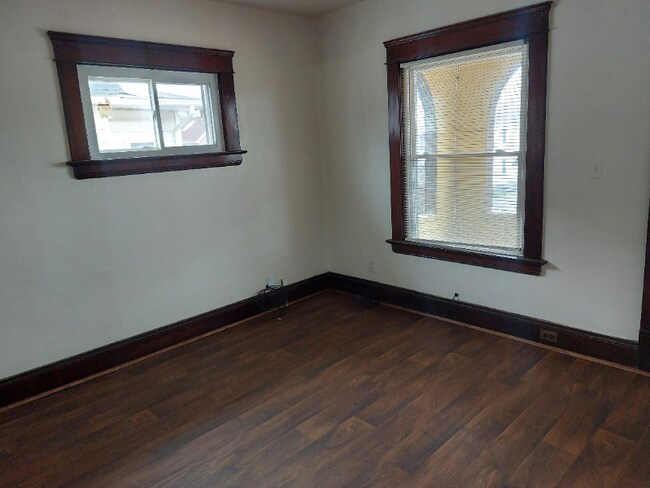 Foto del edificio - 2943 E 126th St