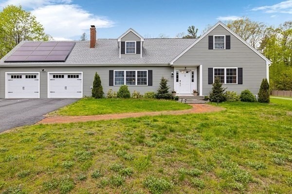 Primary Photo - 7 Lakeside Cir