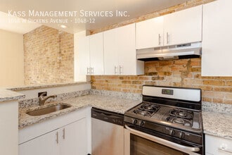 Building Photo - 1048 W Dickens Ave