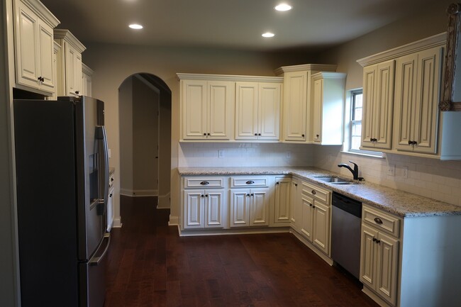 Building Photo - 995 Starr Ct