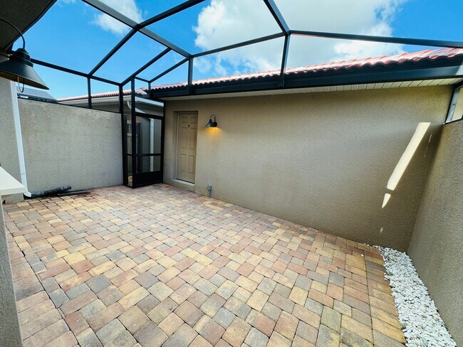 Building Photo - 2923 Via Tuscany Way