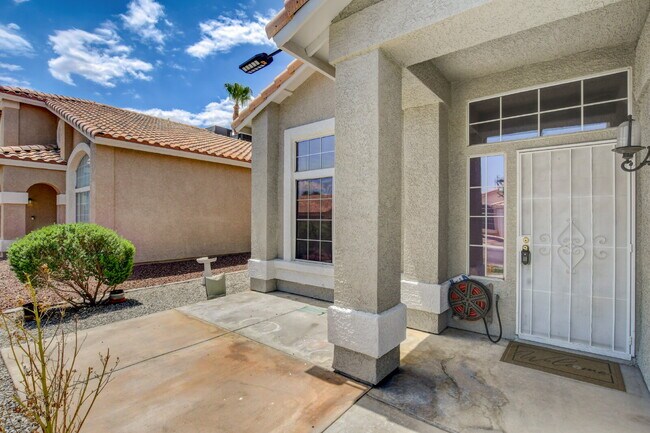 Building Photo - Recently Remodeled 3 Bedroom 2 Bathroom Town House