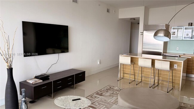 Building Photo - 2020 N Bayshore Dr