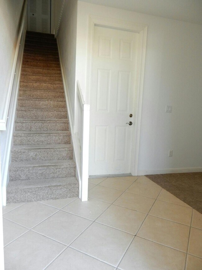 Building Photo - 660 Amador Ln