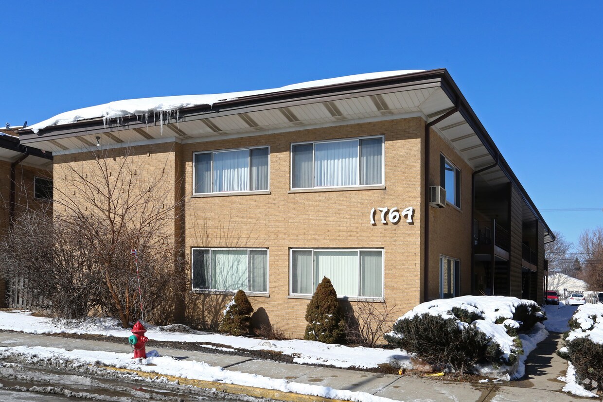 Foto del edificio - 1764 E Oakton St