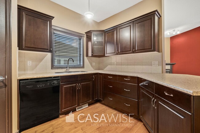 Building Photo - 102 W Haven Dr