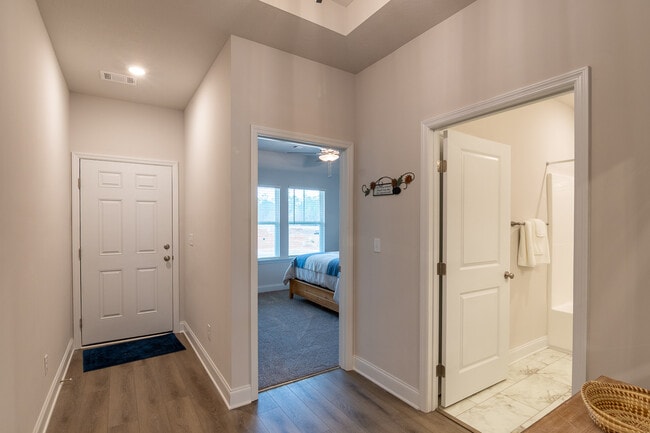 Building Photo - 1091 Primrose Dr
