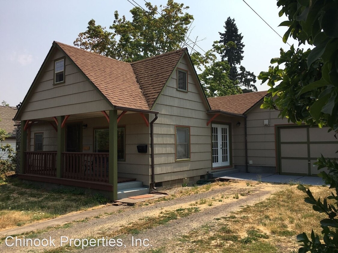 Primary Photo - 4 br, 2 bath Apartment - 240 E 31st Ave