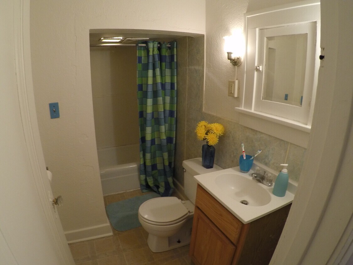 629 N Grant St Unit 5 BR, West Lafayette, IN 47906 Apartments in West