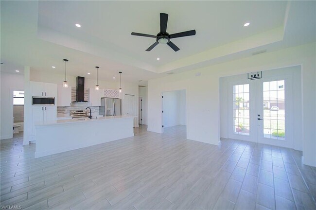 Foto del edificio - 422 Kismet Pkwy E