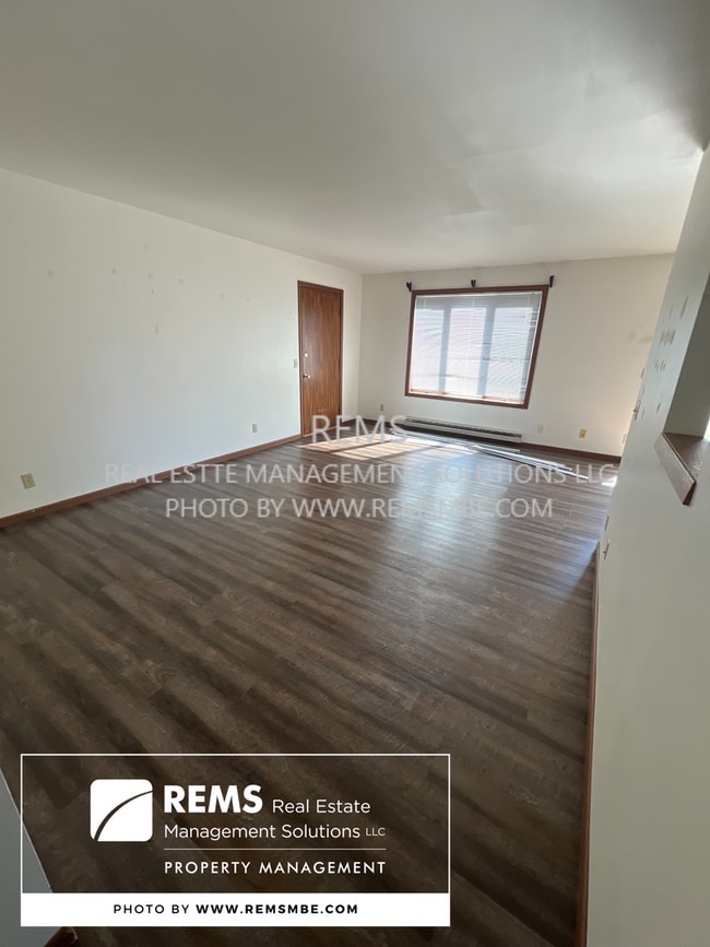 Building Photo - 210 W John St