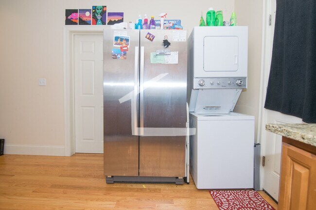 Building Photo - EXTREMELY NICE 4 BED 2 BATH IN ALLSTON!!!!!!!
