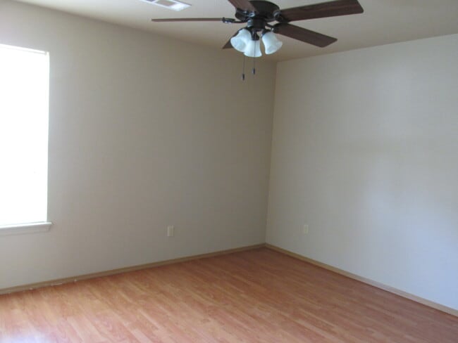 Foto del edificio - TG-5420 PLUM