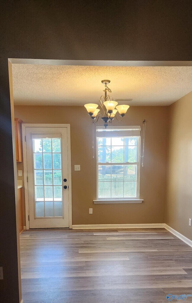 Building Photo - 117 Bambi Ln
