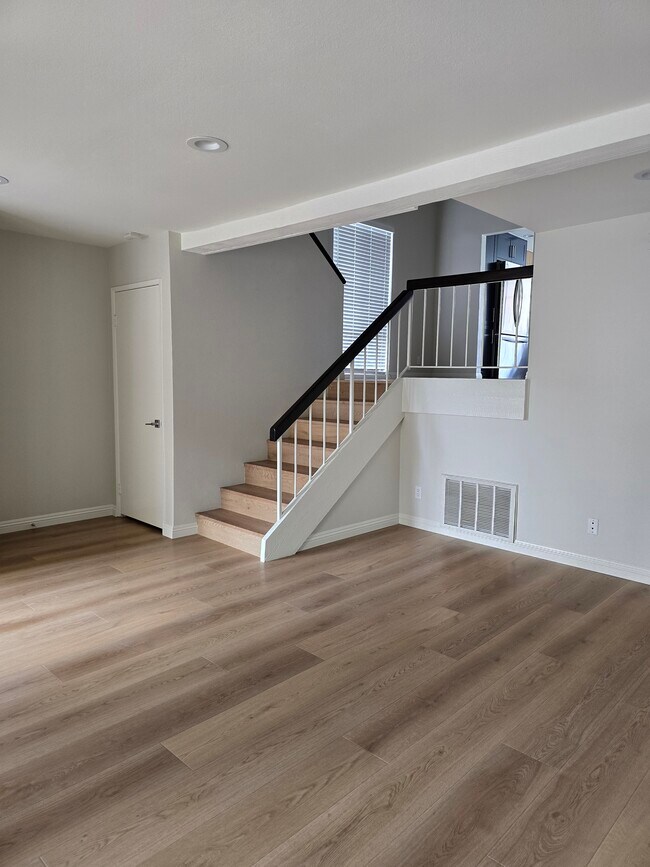Foto del edificio - 5800 Owensmouth Ave