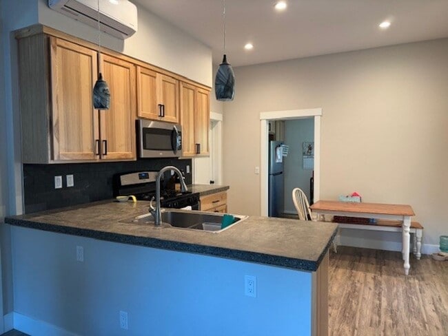 Foto del edificio - 2 bedroom Victorian era upstairs Flat walk to downtown Nevada City