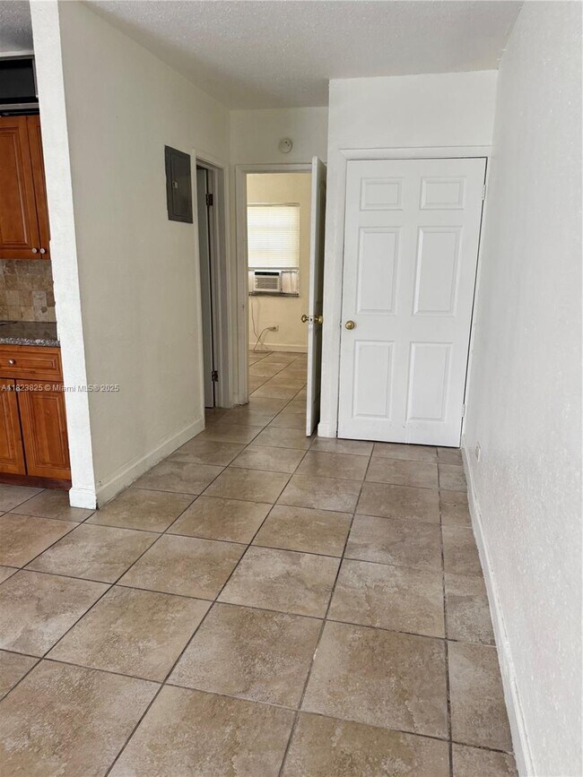Foto del edificio - 640 NW 10th Terrace