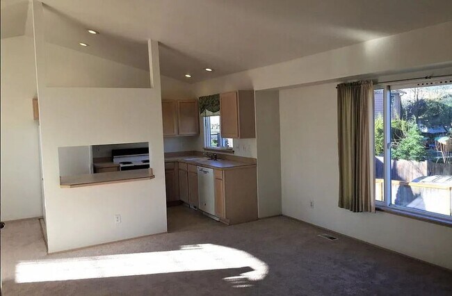 Foto del edificio - Everett Single Family Home 3 Bed, 1.5 Bath...