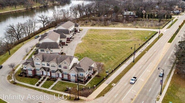 Building Photo - 2401 River Oaks Ln