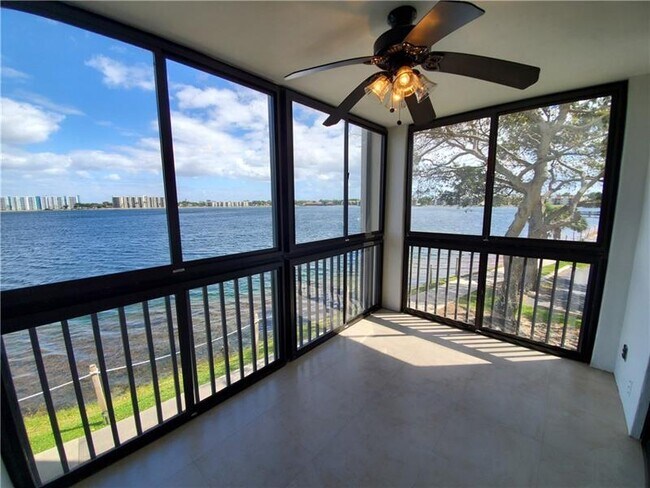 Building Photo - 117 Lake Emerald Dr