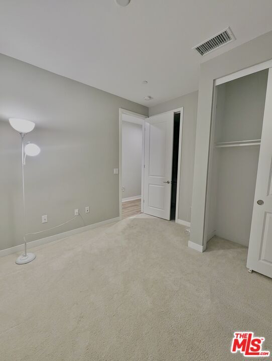 Foto del edificio - 14359 Van Ness Ave