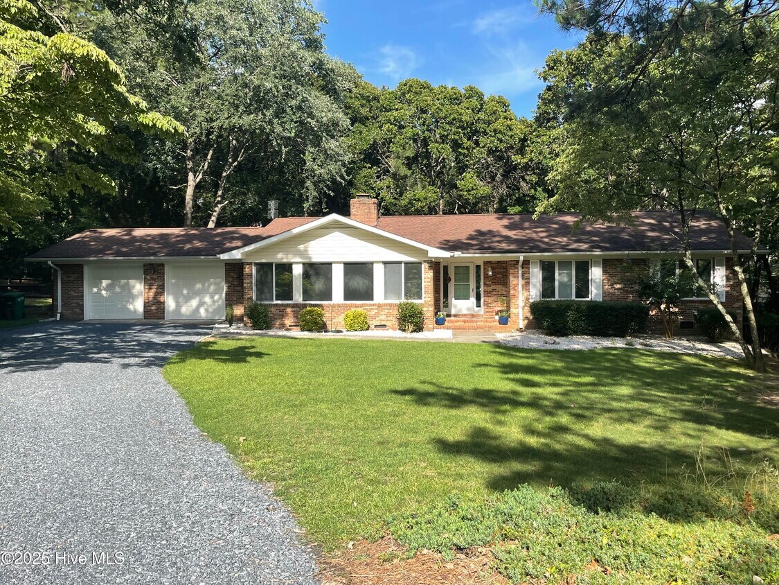 Foto principal - 10 Salem Ln