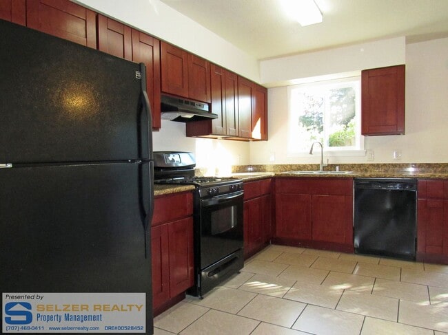 Building Photo - Fully equipped 2 bd. condo in a super conv...