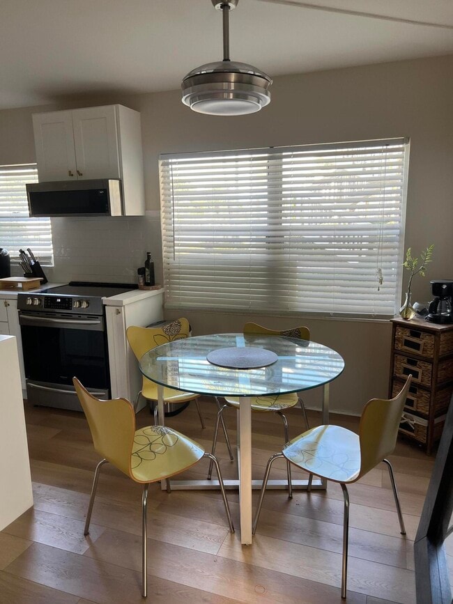 Building Photo - 299 Dorset H