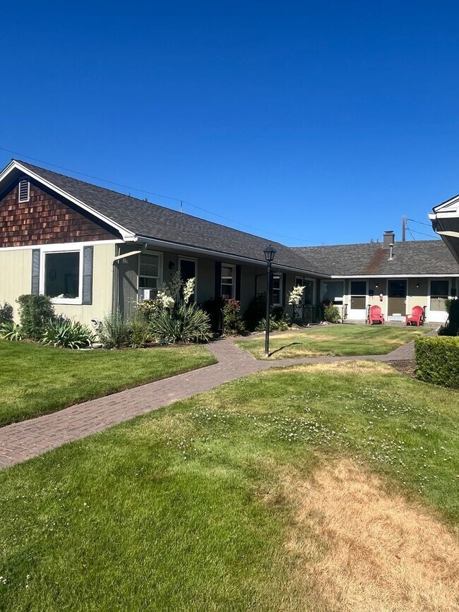 Foto del edificio - 130 SW Canyon Dr