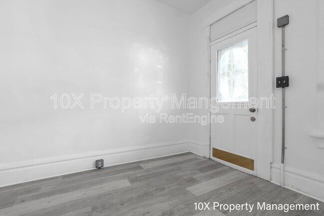 Foto del edificio - 851 Bellows Ave