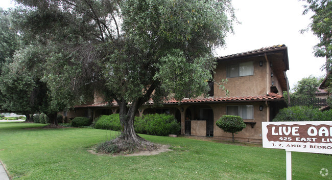 Building Photo - Live Oak Plaza
