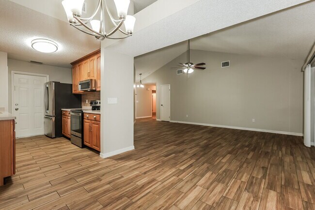 Foto del edificio - 1111 Tuxford Dr