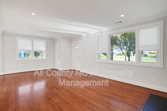 Foto del edificio - 4605 Henderson Rd