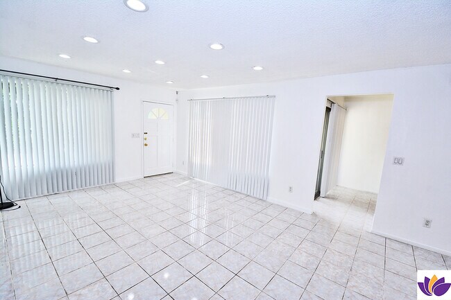 Foto del edificio - 18512 Mayall St