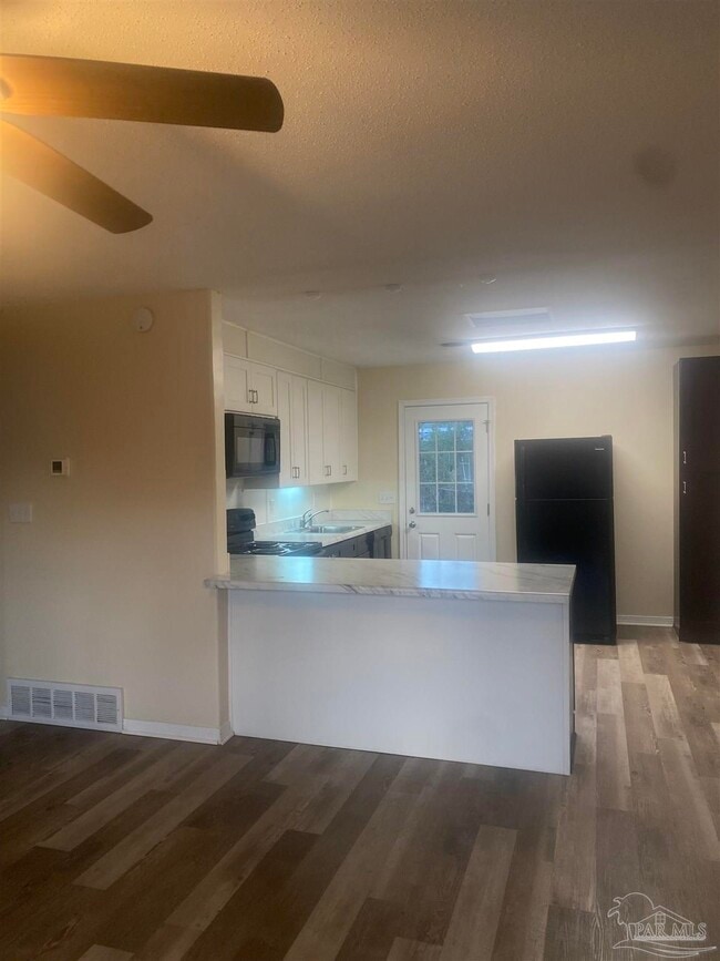 Building Photo - 6300 Schwab Dr