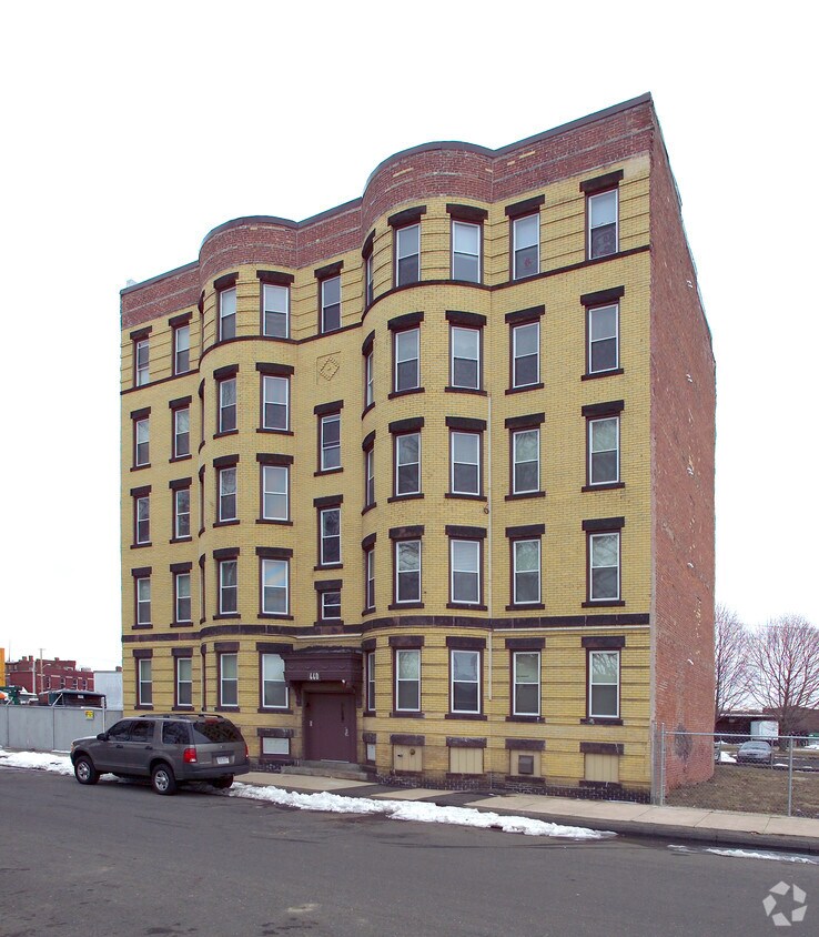 Building Photo - 660 S Bridge St