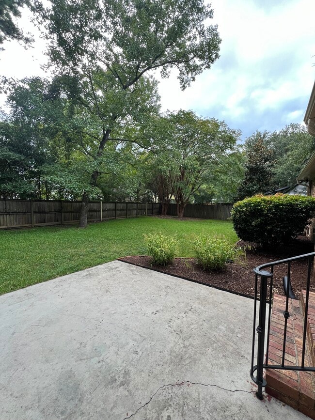 Backyard right view - 1125 Clapper Ct