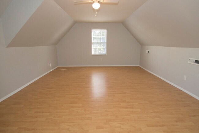 Foto del edificio - 135 Kenton Dr